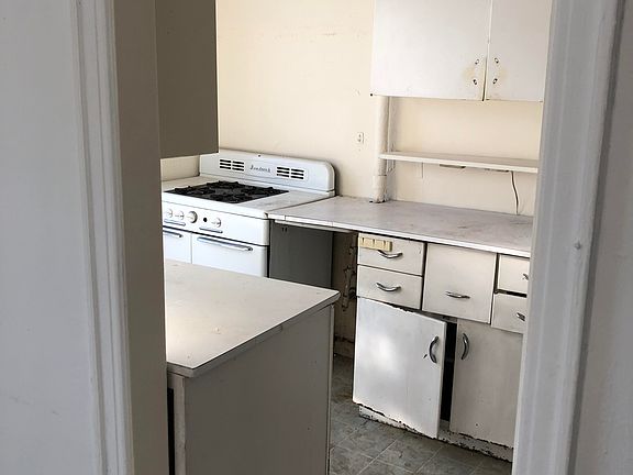 5th image of 2 Grace Ct APT 3A