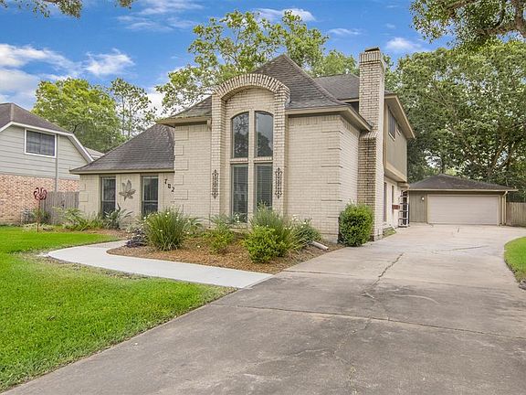 3rd image of 702 Olde Oak Dr
