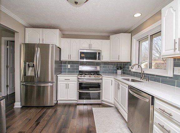 3rd image of 2904 Kingsbury Ct