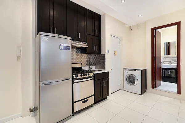 Rented by REZI | media 22