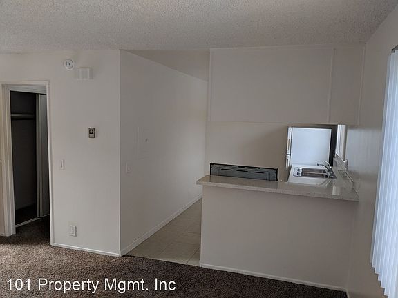 4th image of 892 Empire Ave #17