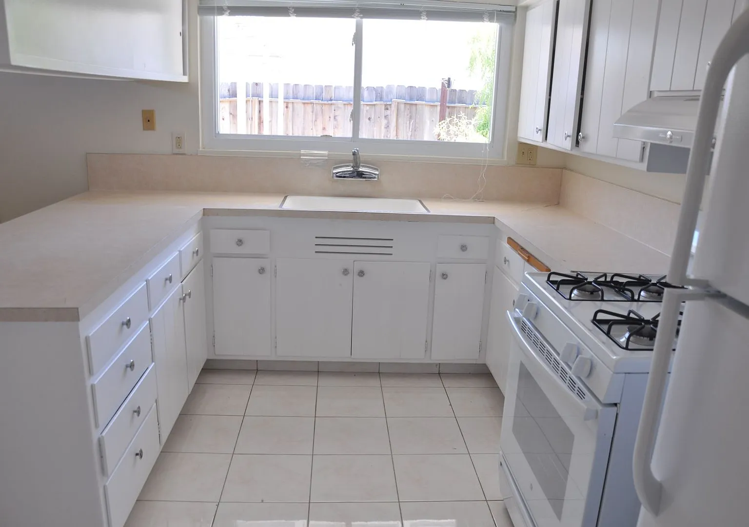Charming 3-Bedroom Home in a Prime Sunnyvale Location available now! 1218 Sandia Ave, Sunnyvale, ... — Photo 2