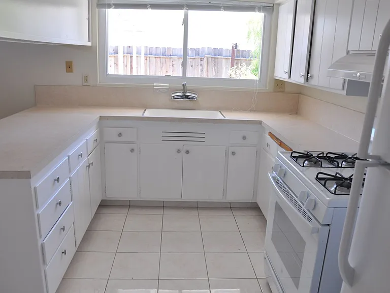 1218 Sandia Ave — Photo 2