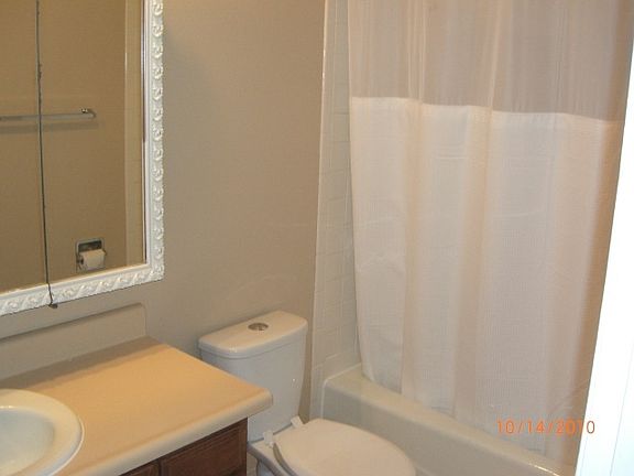 Upstairs Bathroom shared by 2 bedrooms