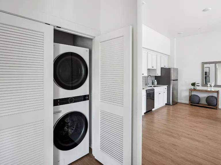 Lincoln Street Apartments — Photo 18