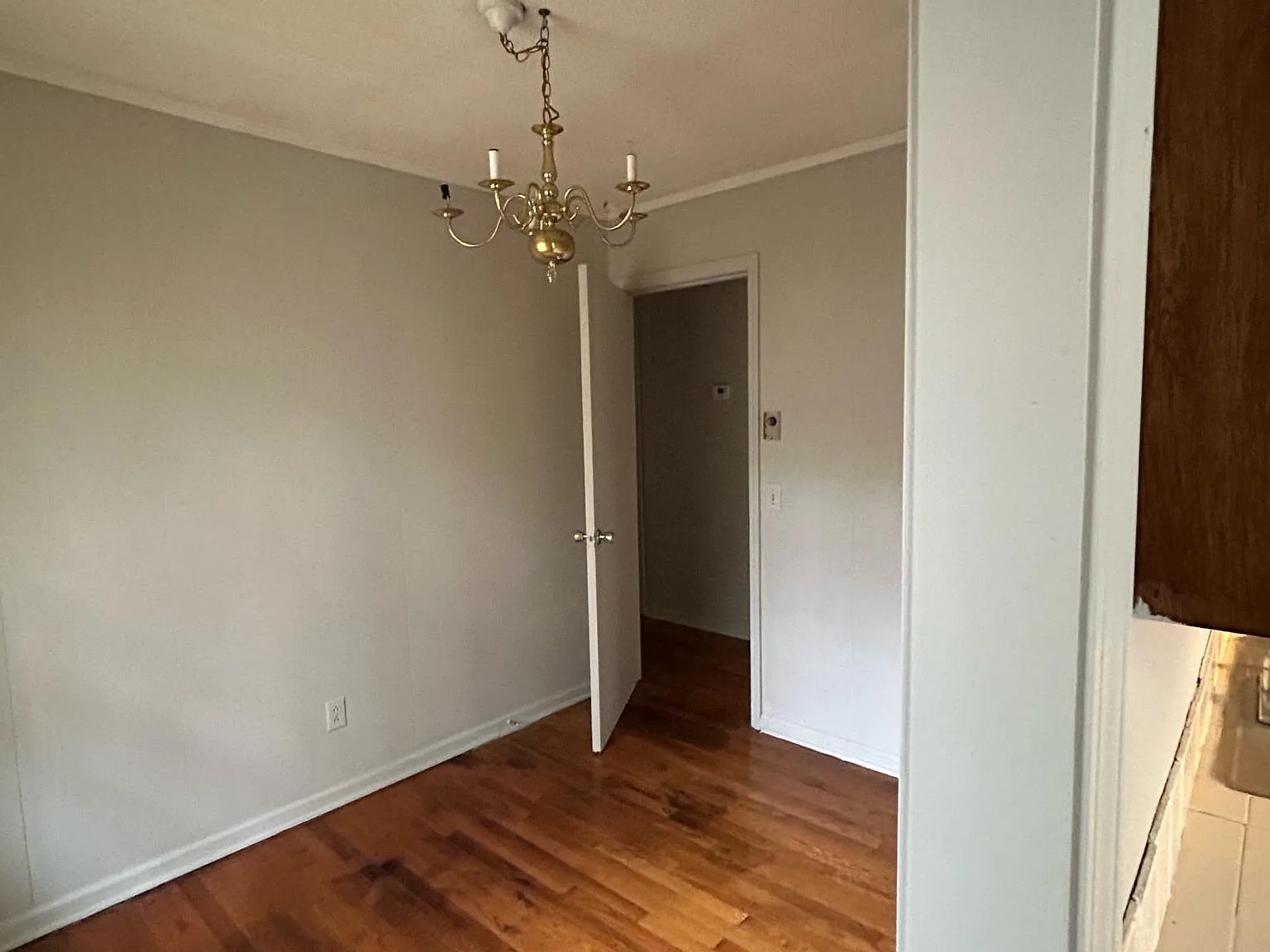 3 bed, 1025 sqft, $900 — Photo 2