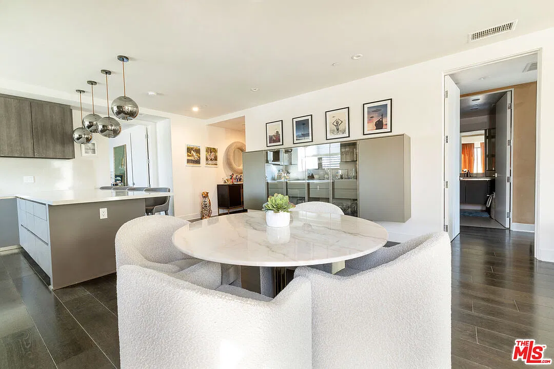 3 bed, 4.0 bath, 2250 sqft, $13,000 — Photo 4