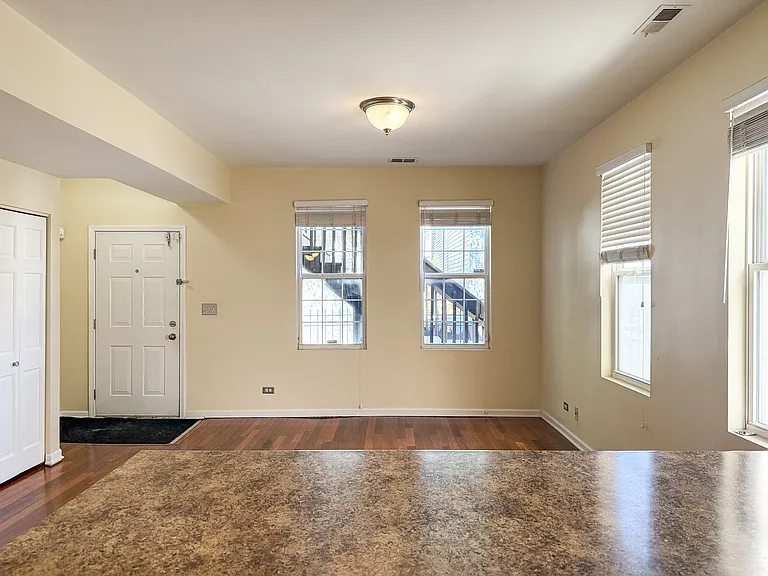 1221 N Honore St #1 — Photo 5