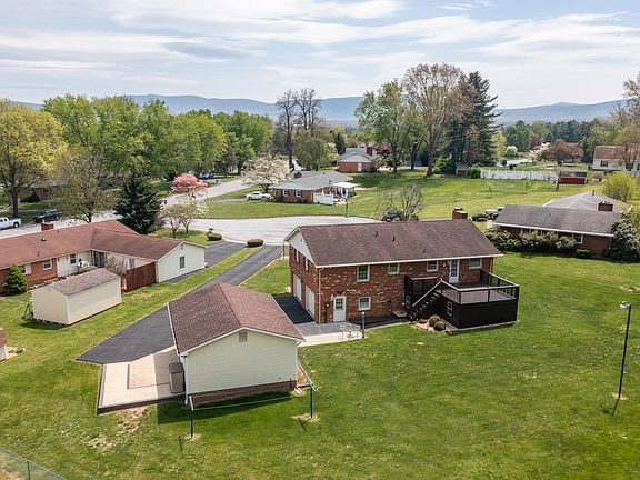 4th image of 11 Dundee Ct
