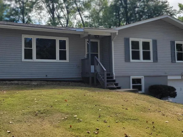 913 Valley Dr, Carterville, IL 62918