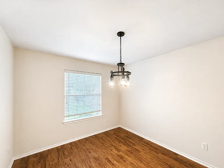 200 Meadow Park Dr — Photo 4