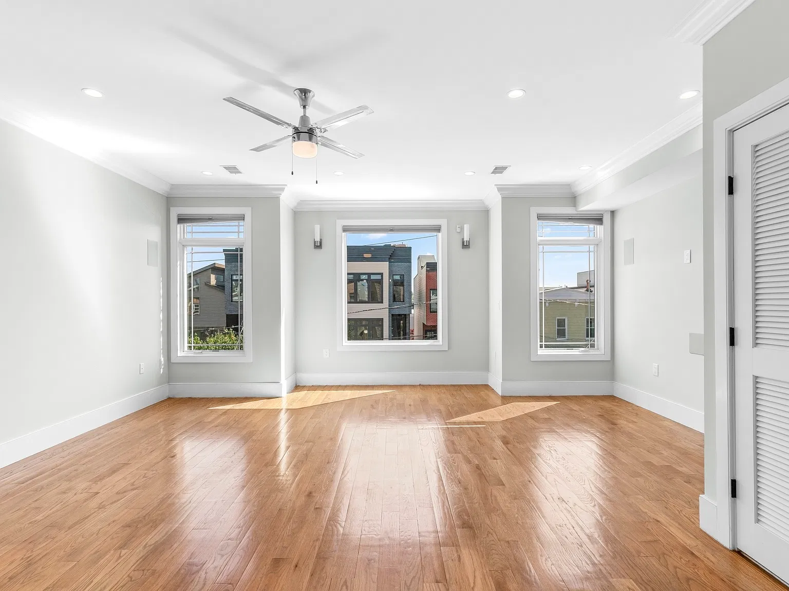 3 bed, 1309 sqft, $4,300 — Photo 4