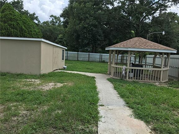 4th image of 23620 Sorrento Ave