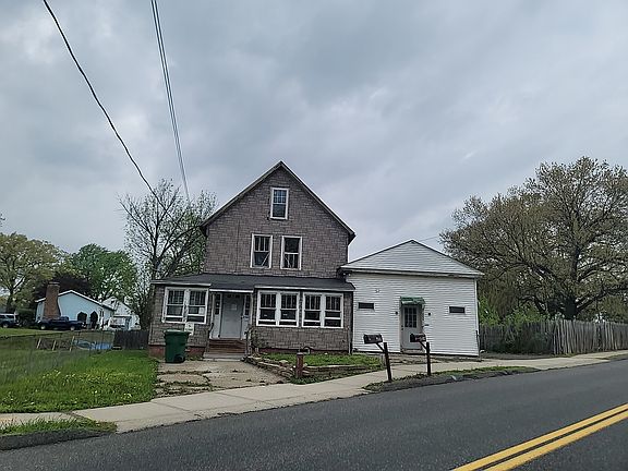 2nd image of 223 Sheridan St