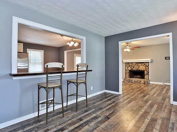 5th image of 523 Rivercrest Dr