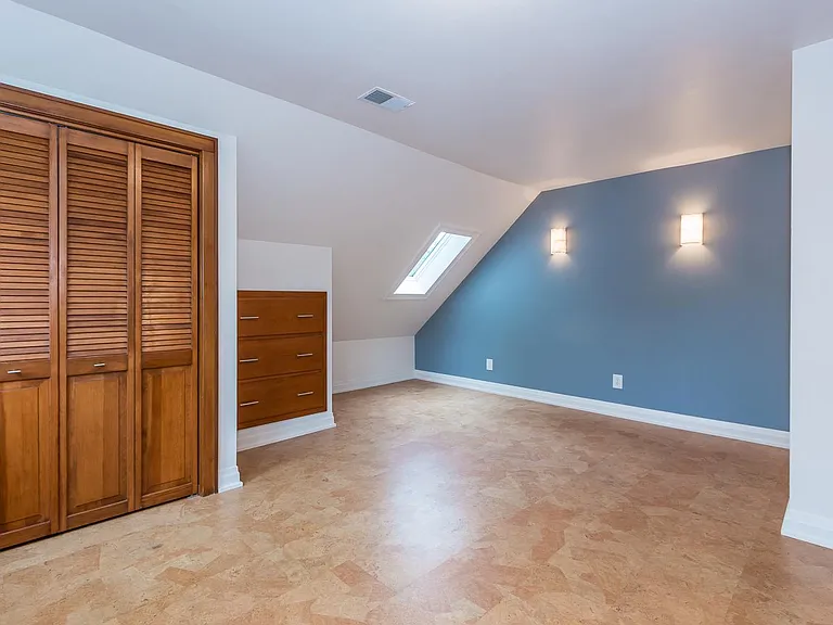 2133 Sommers Ave — Photo 11