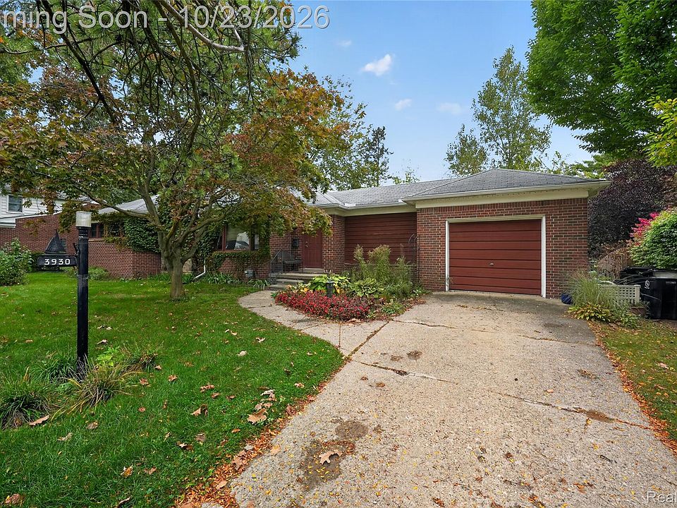 3930 Parkview Dr, photo 3