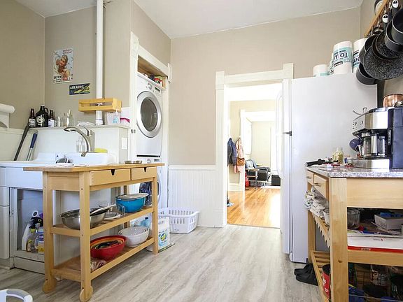 4th image of 3040 Fremont Ave S #1
