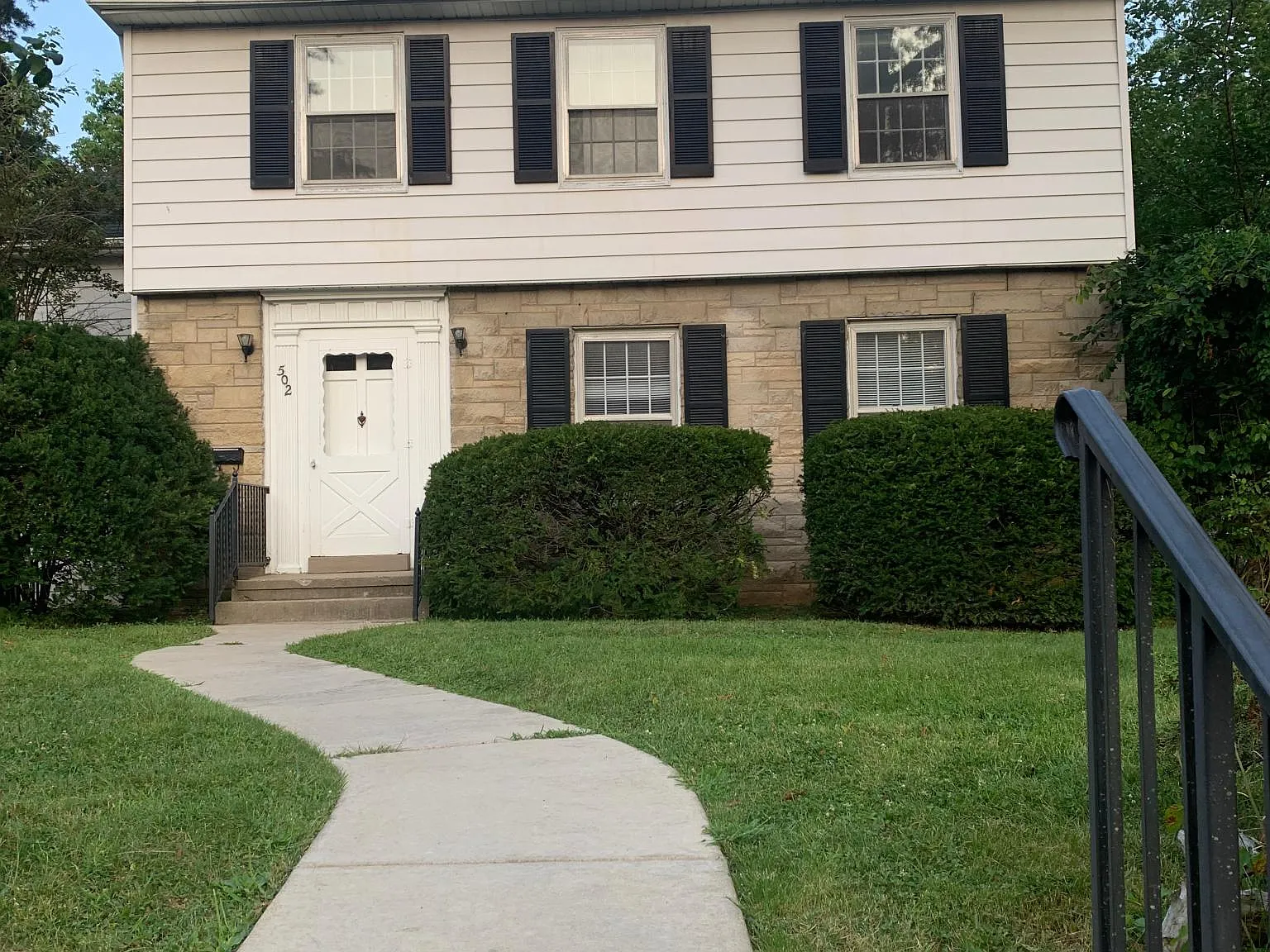 5 bed, 2413 sqft, $4,500 — Photo 2