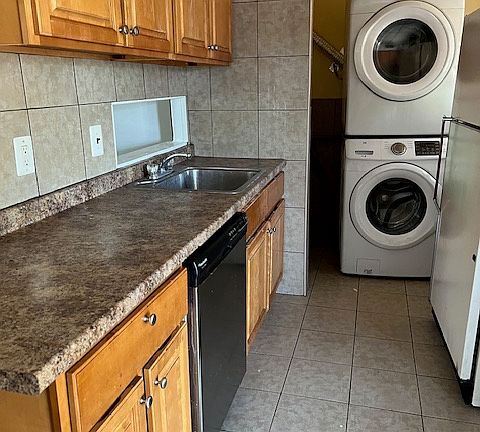 2nd image of 1525 Saratoga Pl
