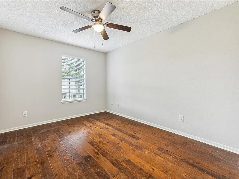 1107 Country Place Dr — Photo 16