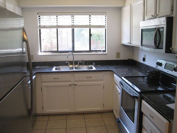 Kitchen Granite Counters (2018), Stainless Appliances