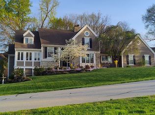 12615 Quail Hollow Dr, Kansas City, KS 66109