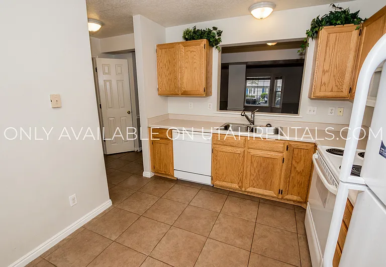 1057 S 810 E — Photo 11