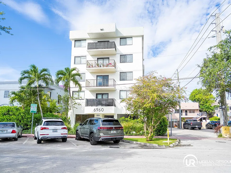 6960 Rue Vendome #402