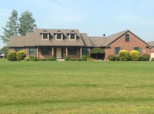 7009 Loner Ln, Brookville, OH 45309