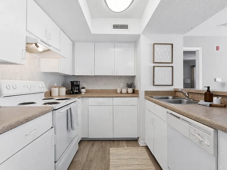 Sundance Pointe — Photo 12
