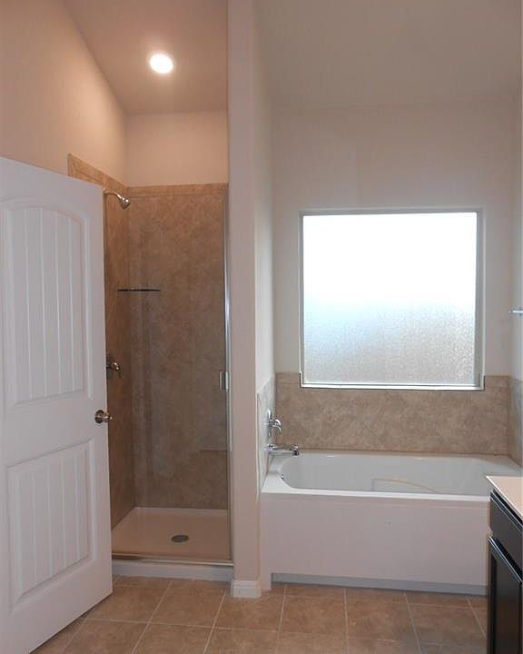 1st image of 8904 Viewpark Dr