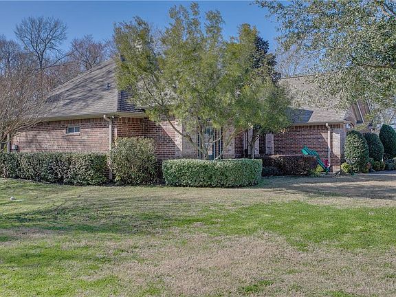 3rd image of 137 Willow Dr