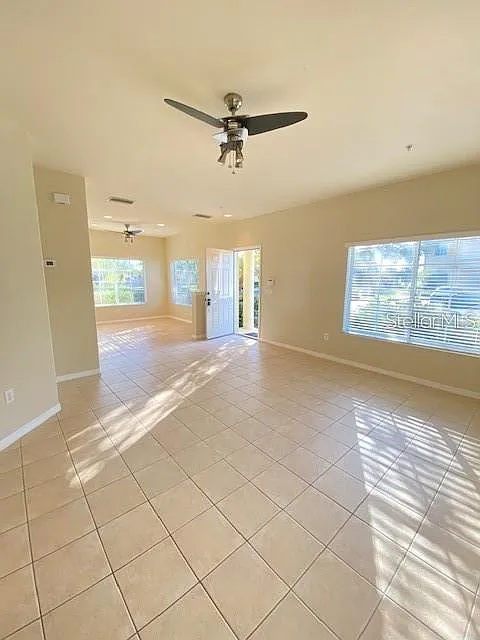 3 bed, 2.5 bath, 1225 sqft, $1,775 — Photo 3