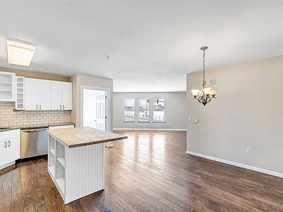 3rd image of 118 S Washington St APT 201B