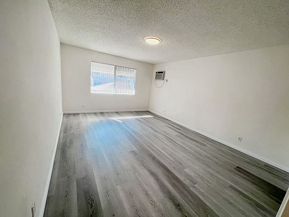 5th image of 416 E Broadway