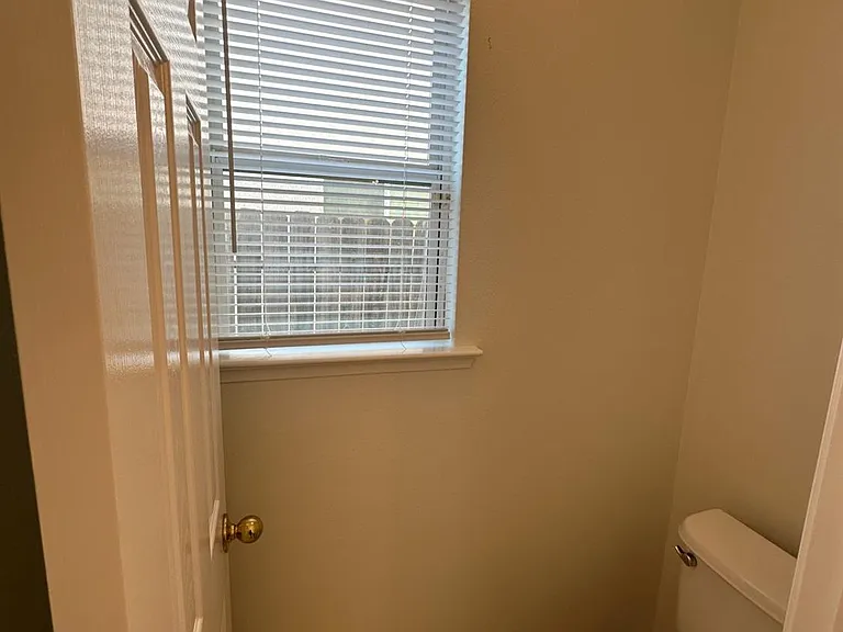 6678 N Western Ave — Photo 18