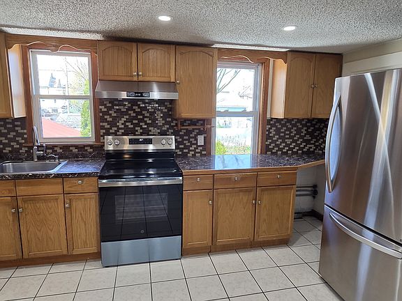 2nd image of 33 George St #2