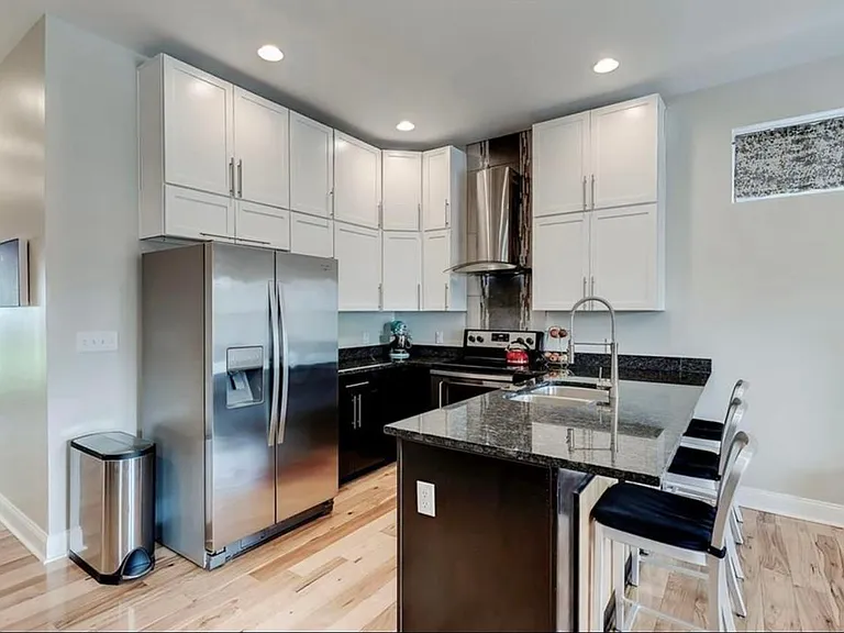 1322 Laurel St — Photo 13