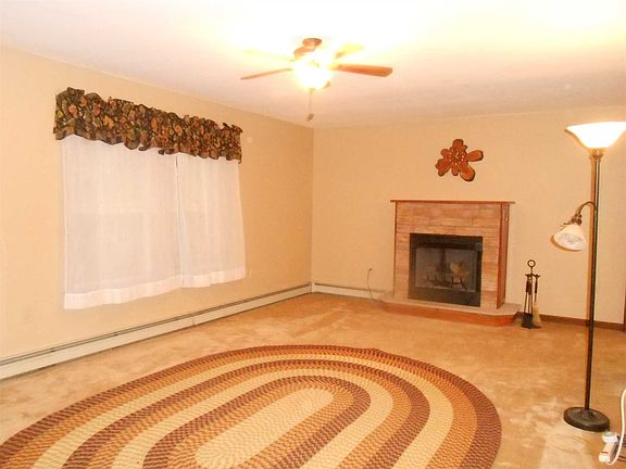 4th image of 36 Patricia Ln