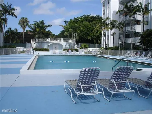 488 NW 165 Street Rd #B-408, Miami, FL 33169