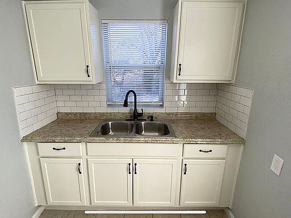 4th image of 111 N Vermont St