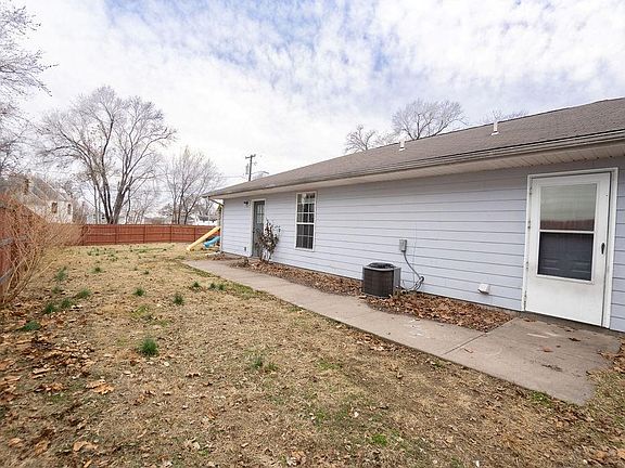 5th image of 227 Pottawatomie St