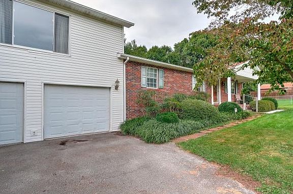 3rd image of 106 Mountcrest Dr