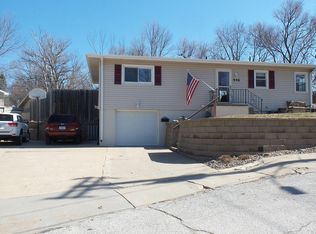 446 Mount Vernon St, Council Bluffs, IA 51503
