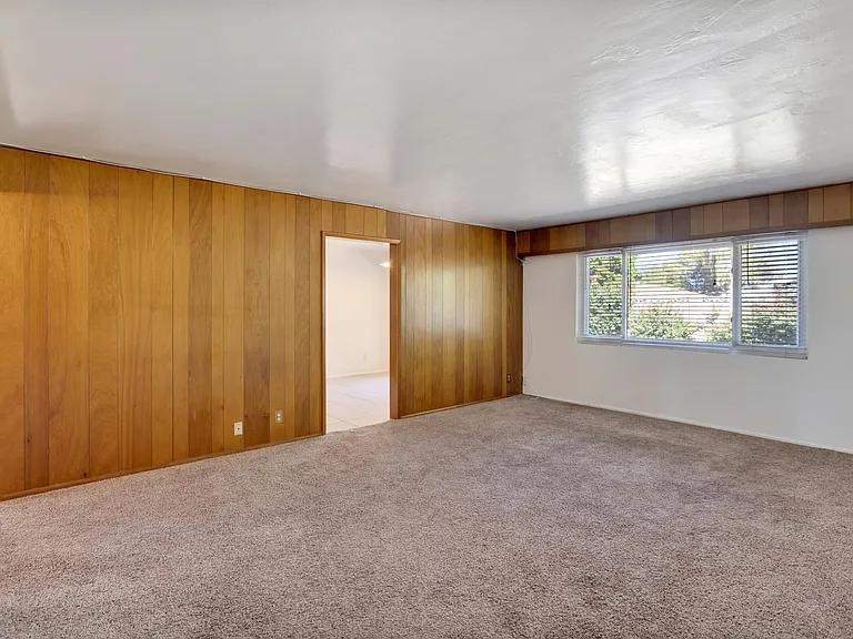5041 N 13th Ave — Photo 5