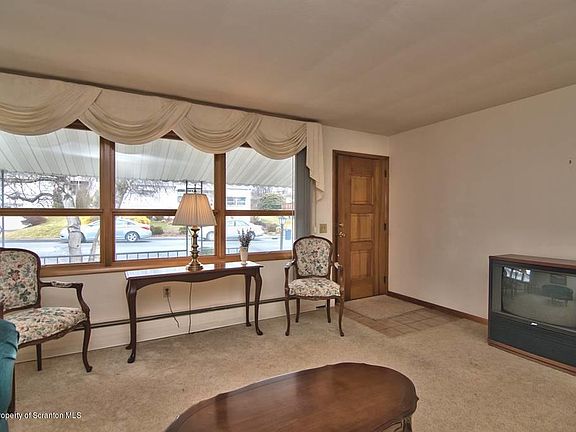 4th image of 308 Schrader St
