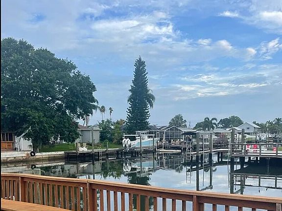 5th image of 8771 Bay Pointe Dr #1