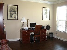 5th image of 718 Rosewood Dr
