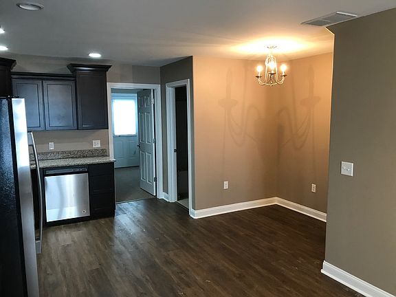 3rd image of 1010 Dogwood Ln APT 2
